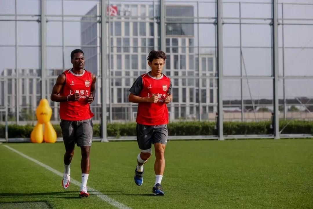 山猫NBA在线观看-东体:海港外援克劳德已经归队并进行恢复训练